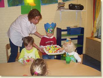 20070917-13 Mark is jarig, trakteren op school